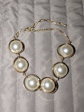 $2 with Bundle ~ Chunky Oversized Faux Pearl Bracelet 6485